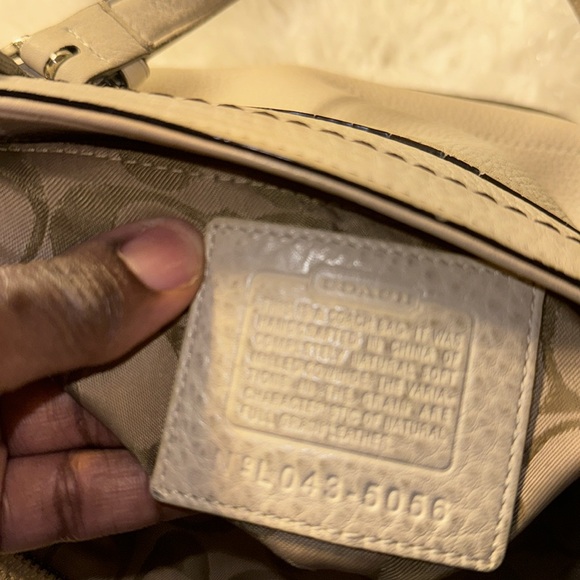 Coach Bone Leather Hampton Tassel Tote GUC - Picture 10 of 10